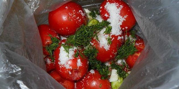 Gezouten tomaten in de verpakking 