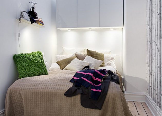 Smalle slaapkamer: opbergruimte boven het bed