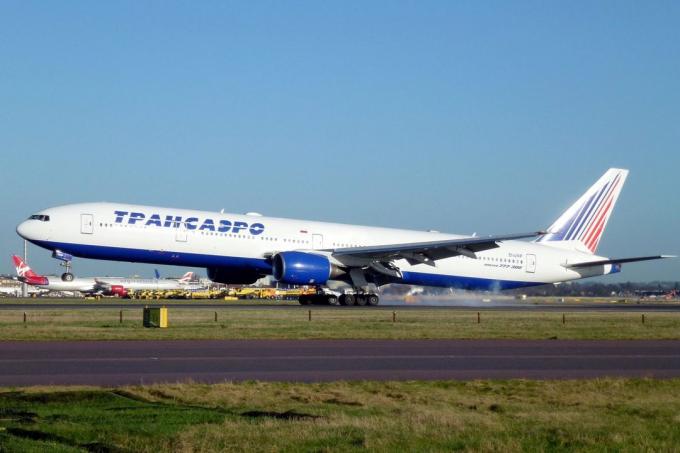Boeing 777-300 van het bedrijf "Transaero"