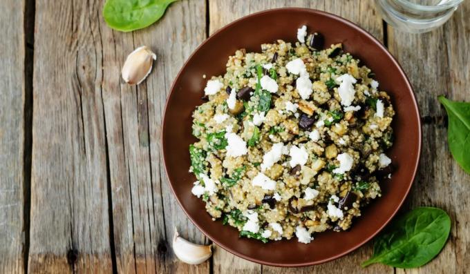 Warme salade met quinoa en aubergine