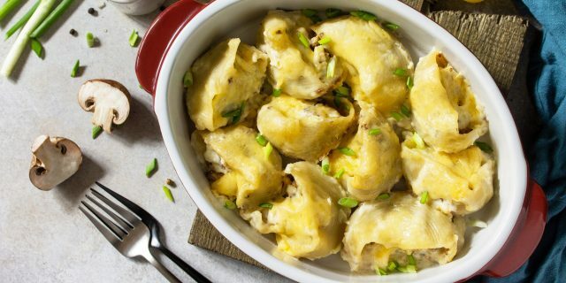 Pasta gevuld met kip en champignons