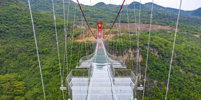 Engste bruggen: Huangchuan Three Gorges Glass Bridge