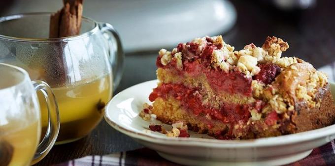 Recept: Cake met framboos, honing, whisky en muesli