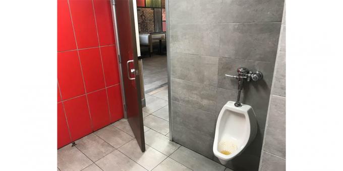 toilet in het restaurant