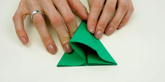 DIY kerstboom: buig het papier