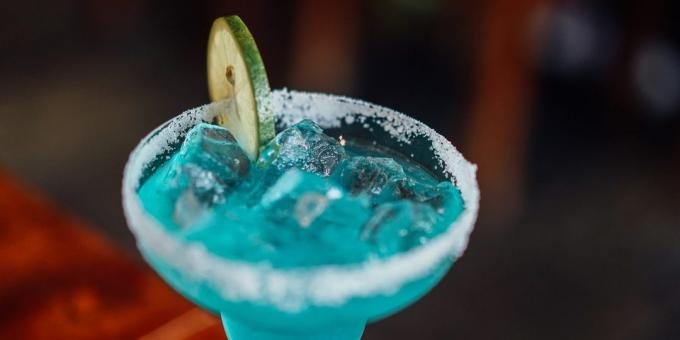 non-alcoholische cocktails: blue lagoon