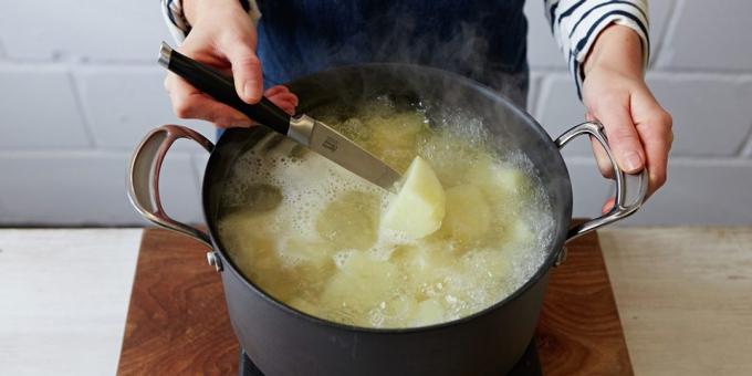 Hoe om aardappelen te reinigen koken