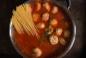 Spaghetti met gehaktballetjes en saus in een kom