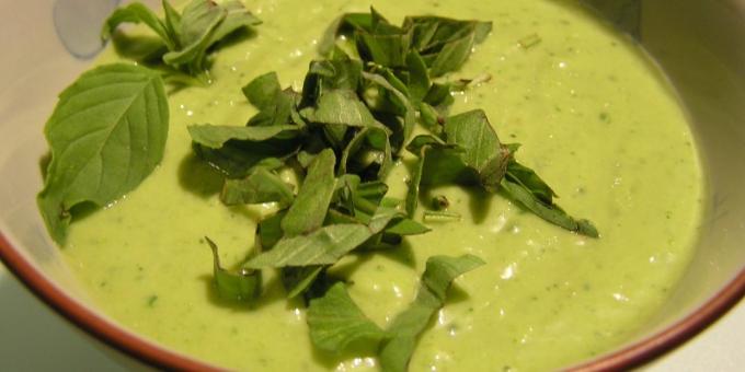 De beste recepten met basilicum: soep van de avocado met basilicum