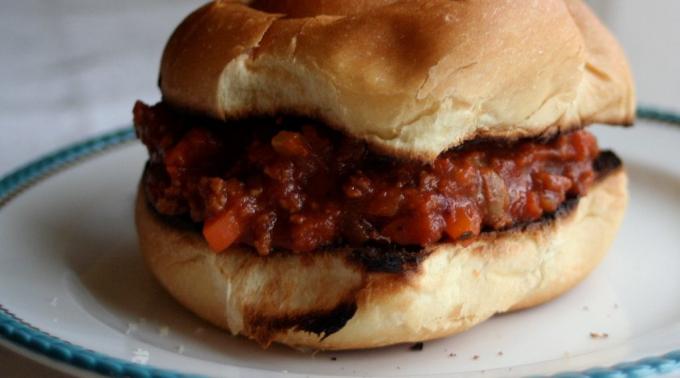 Wat te koken van de vulling: Hamburger "sloppy joe"