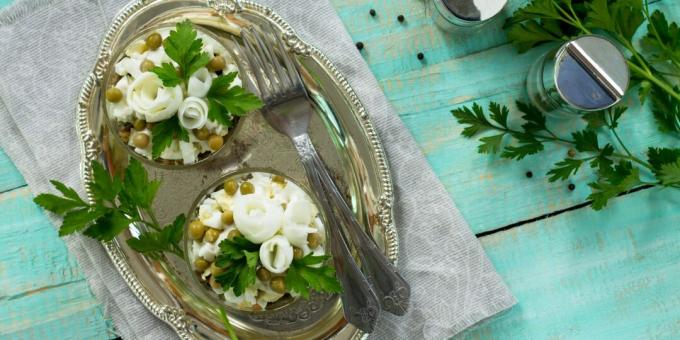 Salade met makreelgeep en groene erwten