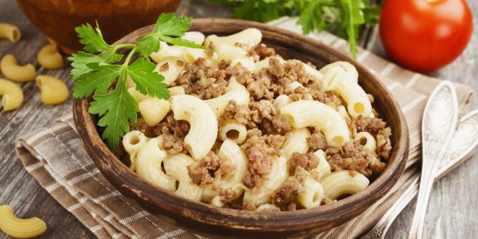 Hoe maak je een nautisch pasta met geroosterde vlees koken