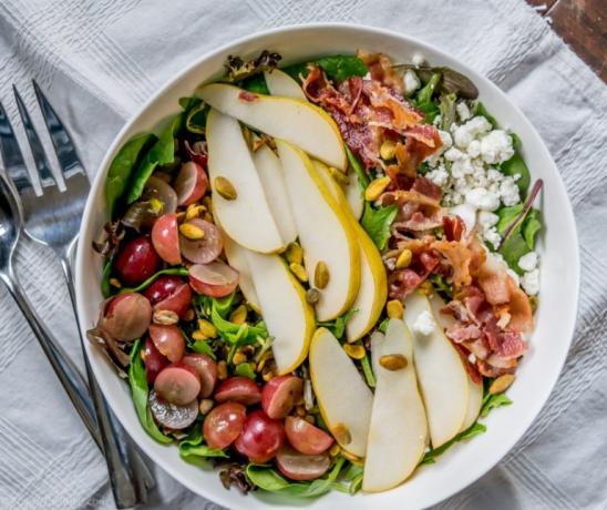 Feestelijke salades in haast: Salade met peren en bacon