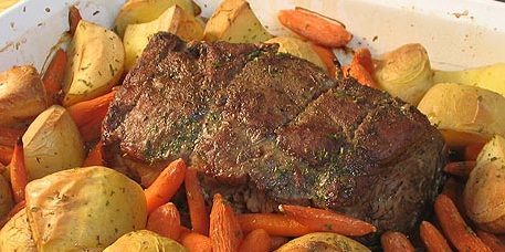 Hoe rundvlees koken in de oven: kruidig ​​rundvlees met aardappelen en wortelen