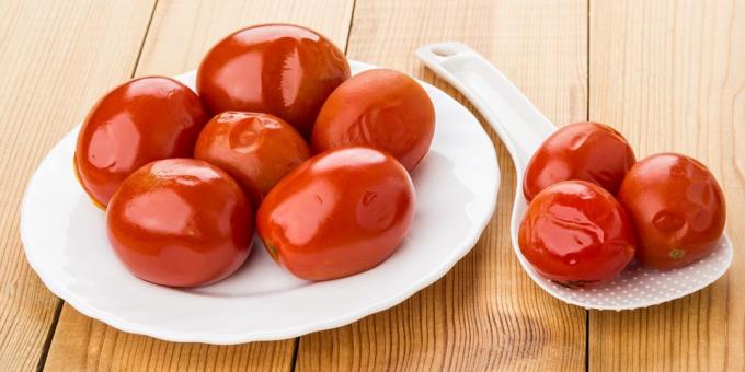 Hoe kan ik tomaten met kruiden en knoflook augurk
