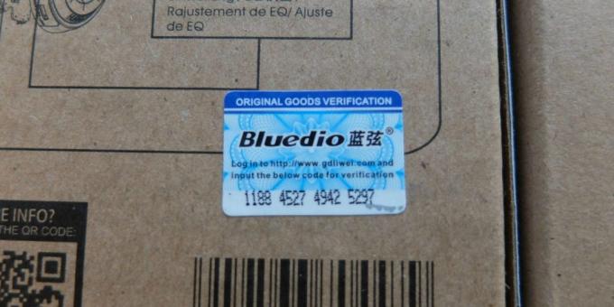 Het hologram op de verpakking van de oorspronkelijke Bluedio