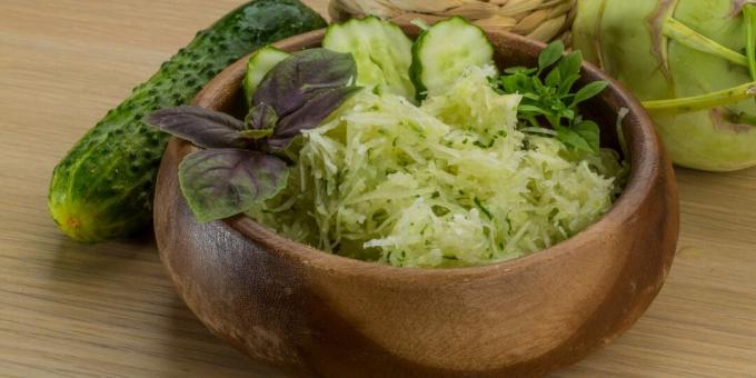 Magere salade met komkommer en koolrabi