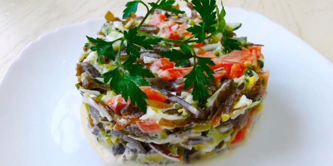 Recepten: Zeewier salade met zalm, eieren en komkommers
