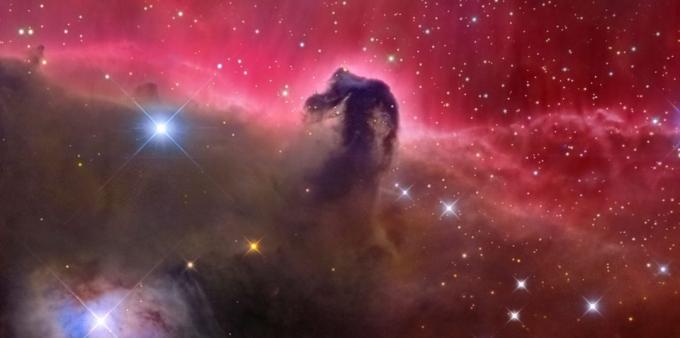 Foto's van de ruimte: een bolvormige paard in een vacuüm