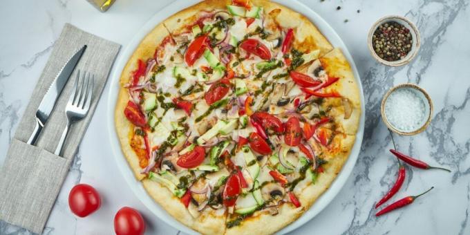 Pizza met courgette en champignons