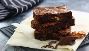 Brownie met walnoten en chocolade