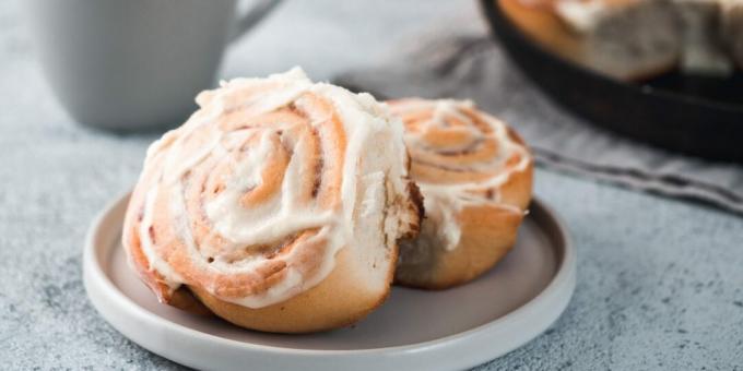 Veganistische kaneelbroodjes met glazuur