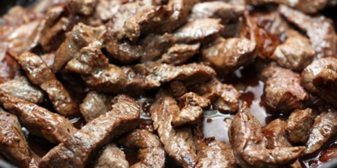  Beef schijfjes, gebakken in folie: Hoe wordt het vlees in de oven te koken 