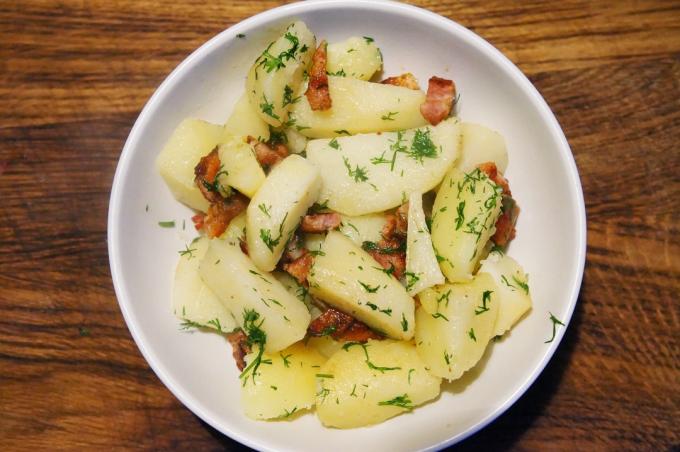 Aardappelen met gerookte bacon en kruiden