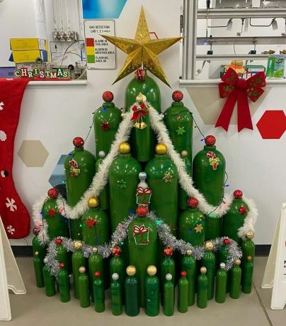 Kerstboom van gasflessen
