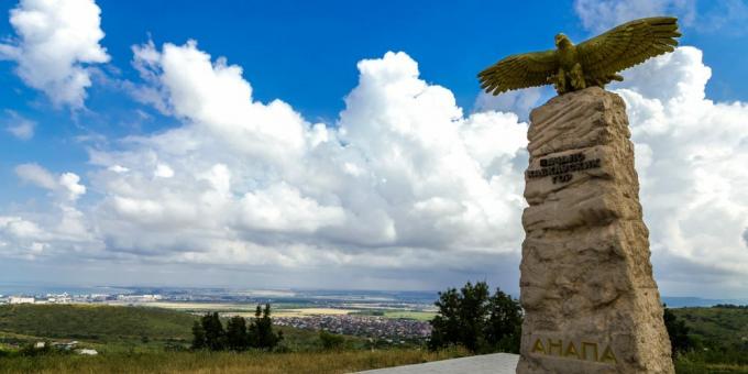 Bezienswaardigheden van Anapa: het monument "Het begin van de bergen van de Kaukasus"