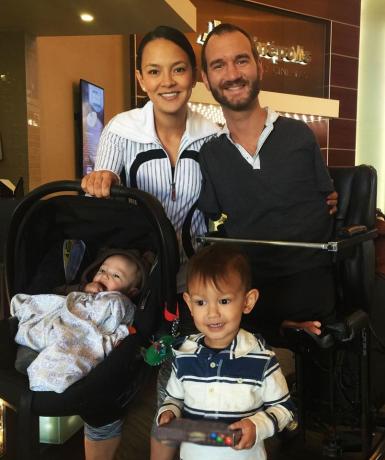 Nick Vujicic en zijn vrouw en kinderen
