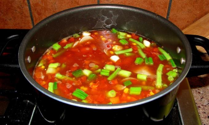 Voeg de groenten toe aan de soep
