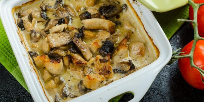 Kip met aardappelen, champignons en mozzarella in de oven: een eenvoudig recept