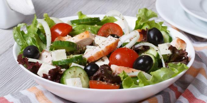 Griekse salade met kip