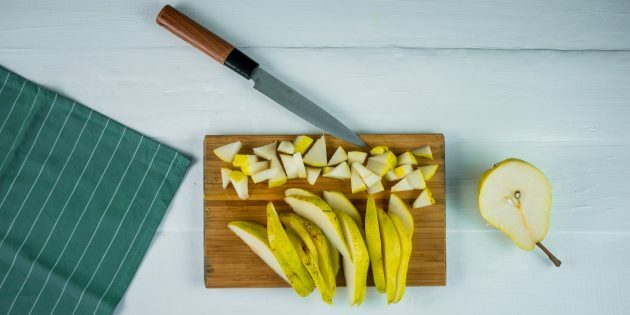 Peren- en walnotentaart: Snijd de peren
