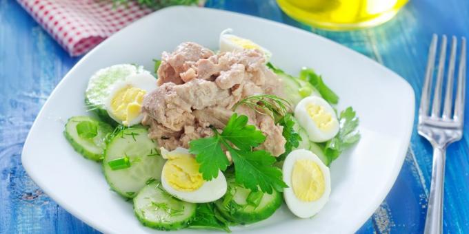 Salade levertraan met komkommer en sesam