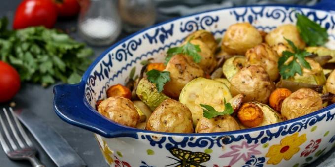 Jonge aardappelen gebakken met courgette