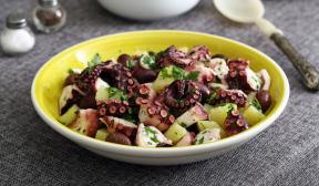 Warme salade met octopus en aardappelen