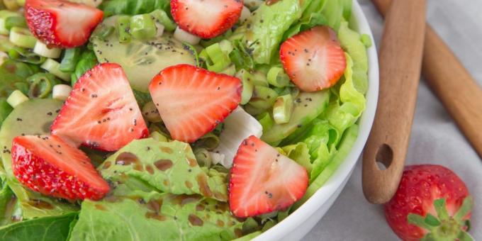 Recepten met aardbeien: Groene salade met aardbeien