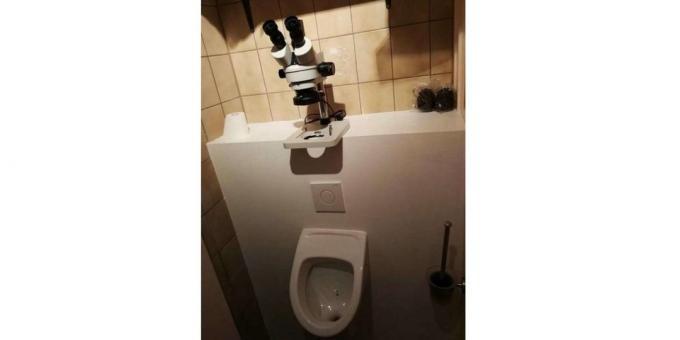 Microscoop in het toilet