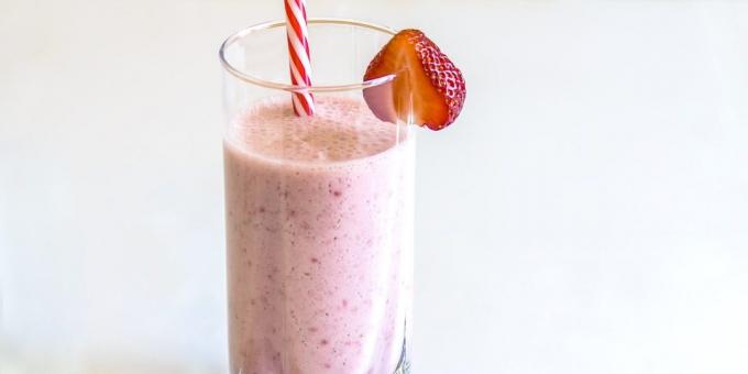 Smoothie met aardbeien, banaan, chia zaden en pindakaas