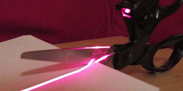 Schaar met laser pointer
