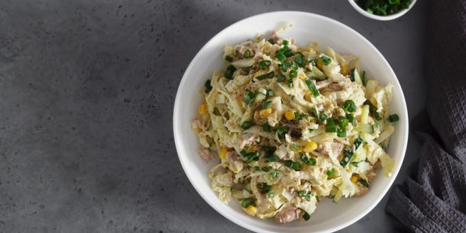 Salade met Chinese kool en kabeljauwlever