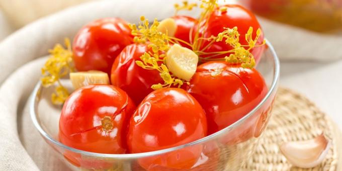 Hoe kan ik tomaten, knoflook, mierikswortel en mosterd granen augurk