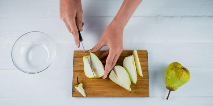 Hoe de jam koken: Cut pear