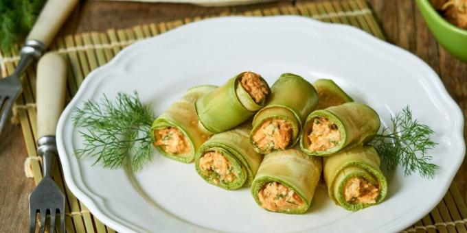 Courgettebroodjes met kaas, wortelen en eieren