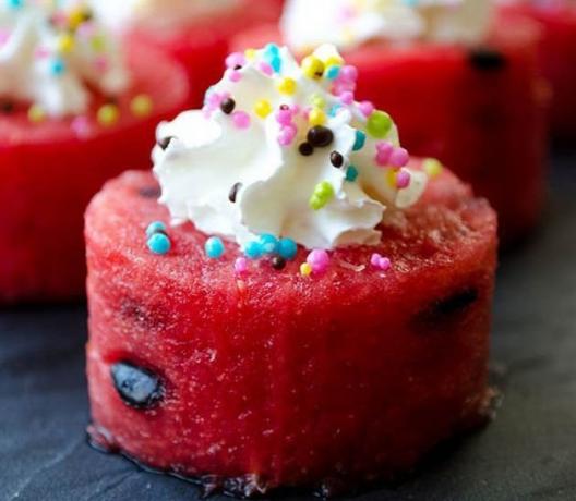 Gerechten uit watermeloen. cupcakes