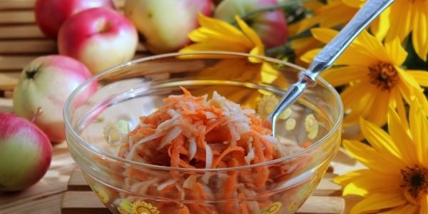 Artisjok recepten: Zoete salade met aardpeer, appel en wortel