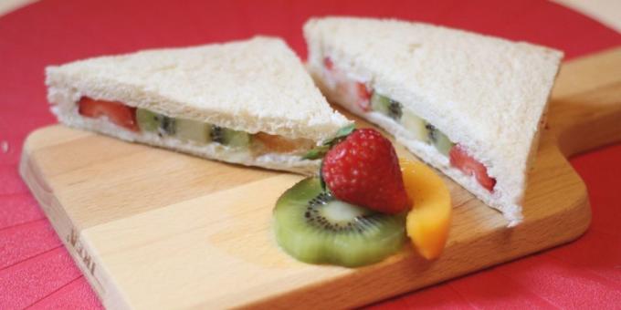 Recepten: Sandwich met slagroom, fruit en bessen