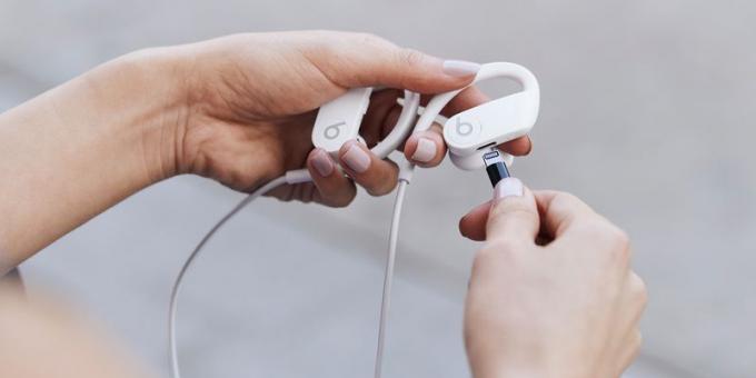 Apple heeft bijgewerkte Powerbeats-hoofdtelefoons geïntroduceerd. Ze werken 15 uur op één lading
